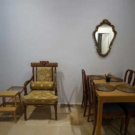 Apartman Two Bedroom W/ Balcony *
