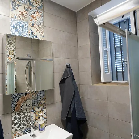Two Bedroom W/ Balcony Διαμέρισμα *
