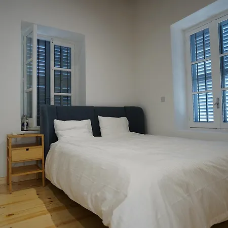 Two Bedroom W/ Balcony Διαμέρισμα *